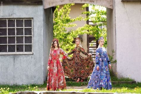 "Букеты де Флёр" Платье из платков в стиле А-ля Русс в интернет ...