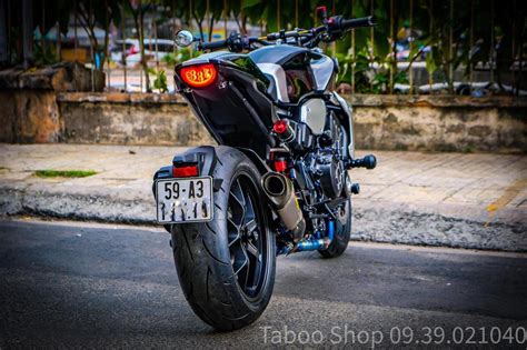 Dân chơi Sài Gòn chi bạo độ siêu naked bike Honda CB1000R tiền độ gần bằng 1 2 chiếc xe Xe