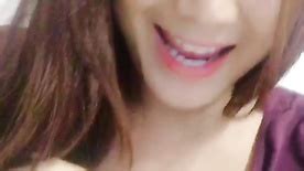 Bela Latina Mostrando Seus Peitos Naturais Cnn Amador