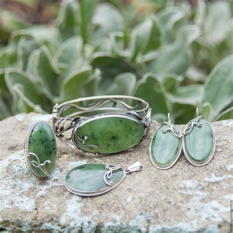 Зеленые камни: виды, названия, свойства, фото, описание