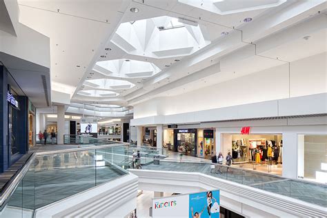 Do Business at Woodfield Mall, a Simon Property.