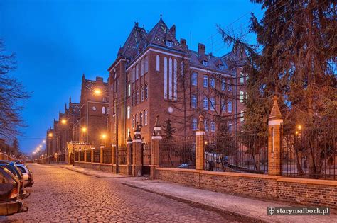 Stary Malbork: Ulica 17 marca nocą...