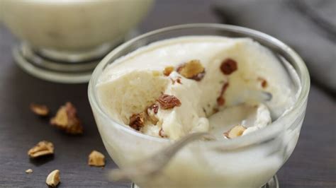 Mousse de chocolat blanc au lait concentré sucré et pralin facile et