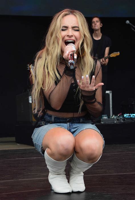 Sabrina Carpenter Performs During Billboard Hot 100 Music Festivalin New York Celeb Donut