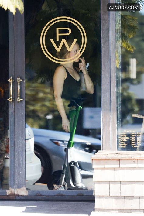 Kristen Bell Sexy Shows Off Her Hot Physique After A Yoga Class In Los Feliz Aznude