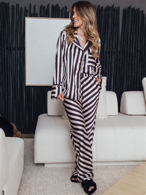 Pijama Copacabana Listrado Longo Preto Oui Lingerie Peças feitas à mão muito amor e carinho