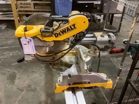 Dewalt Dw718 12 Double Bevel Sliding Compound Mitre Saw With Laser On