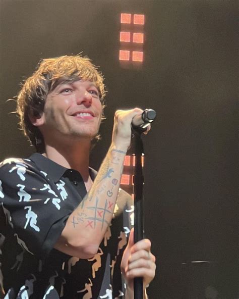 HL Daily On Instagram Louis Looking Happy Onstage In Paris 5 4 22