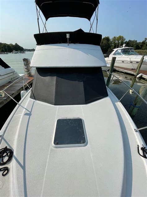 1993 Carver Sedan 300 Motorboot mit Achterkabine Kaufen - YachtWorld