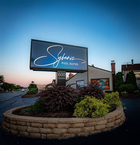 Sybaris Pool Suites Downers Grove Illinois Us