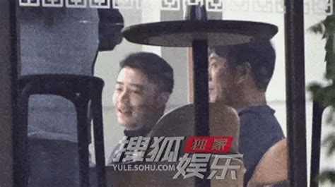 Hot search Weibo Hình ảnh mất kiểm soát gây sốc của Hoắc Kiến Hoa