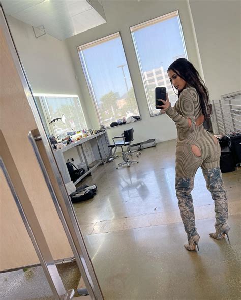 Kim Kardashian Half Naked BTS 16 Photos Videos The Fappening