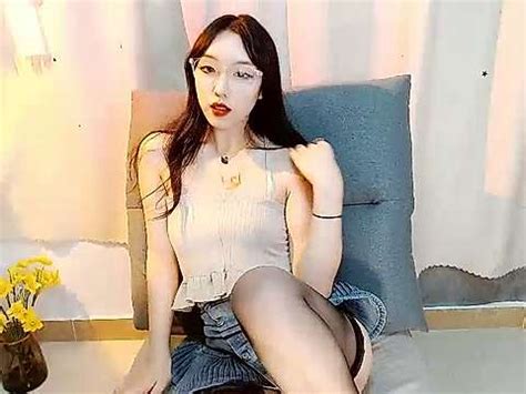 ChloeSugar Naked Stripping On Cam For Live Sex Video Chat Gyrls