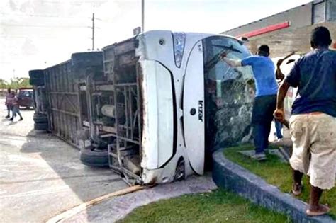 Murió un tercer argentino por vuelco de micro en Punta Cana y otros