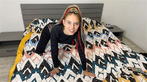 Bella Blue Wanna Go To Gym VR Porn Video VRPorn