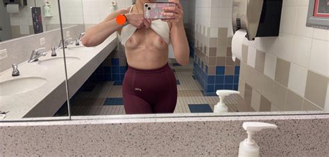 Flashing My Tits At The Gym Scrolller