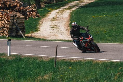 Hyper Naked Bike Vergleich 2021 Aprilia Tuono V4 1100 Factory