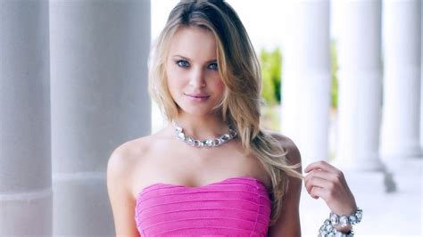 X Elisandra Tomacheski Blonde Eyes X Resolution Wallpaper