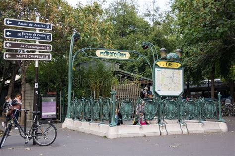 Metro Entrance In Paris Editorial Stock Photo Image Of Transportation
