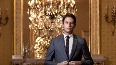 Chi è Gabriel Attal nuovo premier di Francia è il più giovane di sempre e primo gay