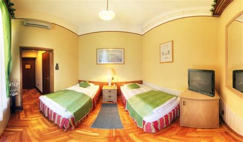 OMNIBUSZ HOTEL - Reviews, Photos