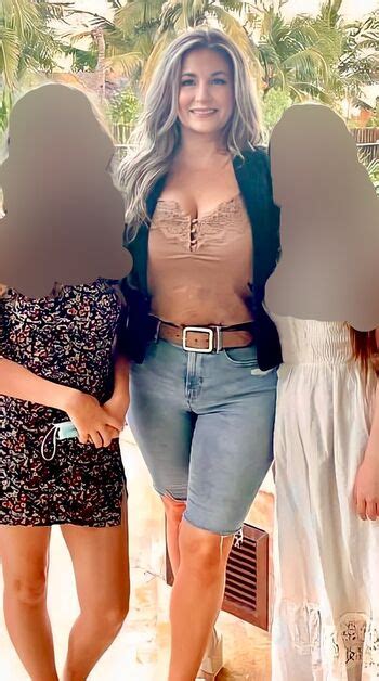 Ashley Bridges Ashleylietzanbridges Emilybridgesfitness Nude OnlyFans Page The