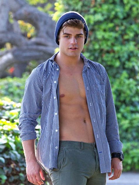 Garrett Clayton De Disney Al Porno Gay En King Cobra Notigay