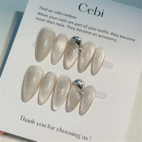 Móng úp thiết kế c thạch mắt mèo ánh trăng nude đính đá sang chảnh tiểu thư Cebi nailbox