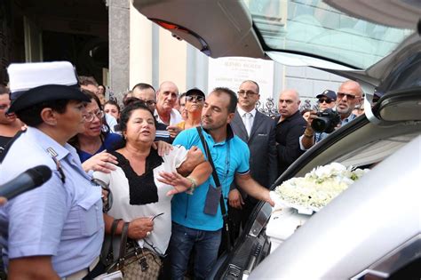 Napoli Revenge Porn Il Corpo Di Tiziana Cantone Sar Riesumato Tgcom