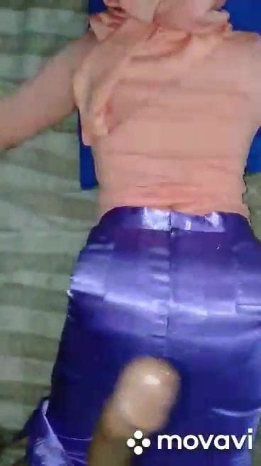 Femme Mature En Chemisier En Satin Et Bas Cousus Xhamster