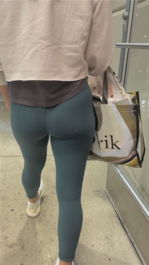 Petite Blonde Booty In Green Leggings Spandex Leggings Yoga Pants Forum