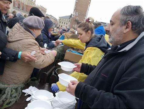 Jutro Na Rynku G W Krakowie Wigilia Dla Bezdomnych I Potrzebuj Cych