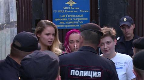 Cuatro activistas de las Pussy Riot detenidas al salir de la cárcel