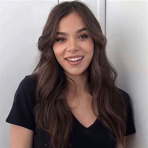 Pin By Debra Duffield On Hailee ️‍ Beautiful Celebrities Long Hair