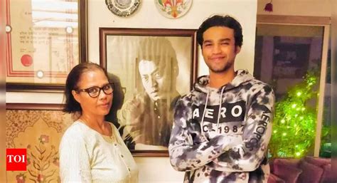 irrfan khans wife sutapa sikdar     heartbreaking moment