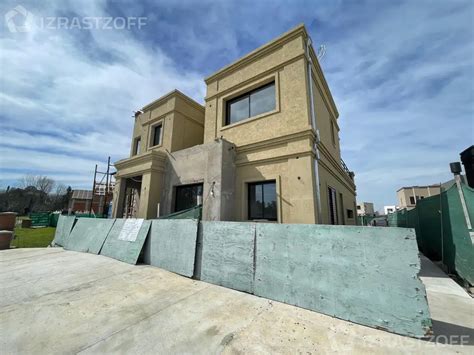 Venta Casa a estrenar 4 dormitorios 178m2 con balcón Santo Tomás