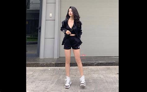 Hot girl bị đồn là người thứ 3 mới nhất Vbiz khoe ngực khủng ăn mặc hở bạo mọi lúc