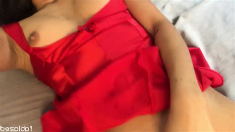 Masturbandome Hasta Orgasmo En Mi Mini Vestido Rojo Morena Amateur