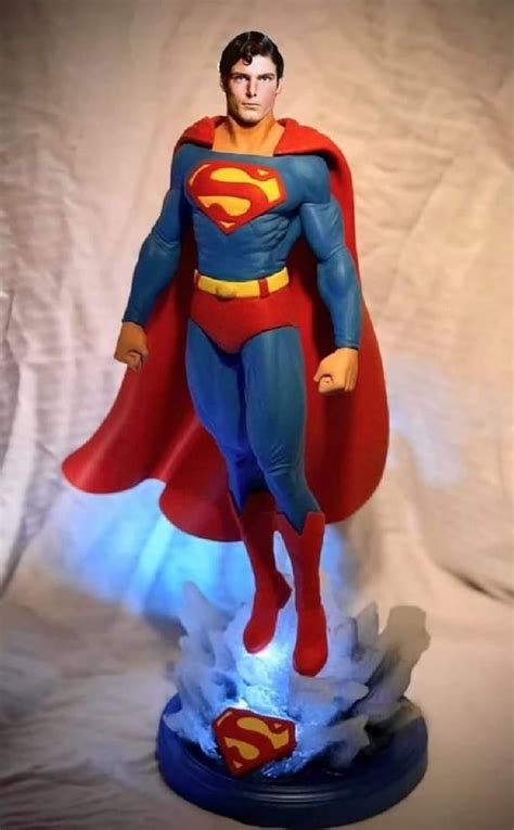 Hot Toys 1 6 Superman Collectible Figure Preview Artofit