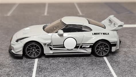 Машинка Базова Hot Wheels Liberty Walk LB Silhouette Works GT Nissan GT RR Ver Then and Now