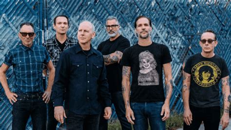 Bad Religion Substitui Sex Pistols No Palco Skyline Do The Town