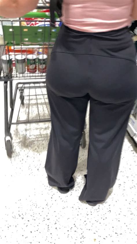 MILF Grocery Shopping Spandex Leggings Yoga Pants Forum