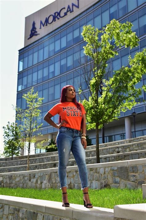 Pin By Hawa Sylla On Graduation Shoot College Graduation Photoshoot