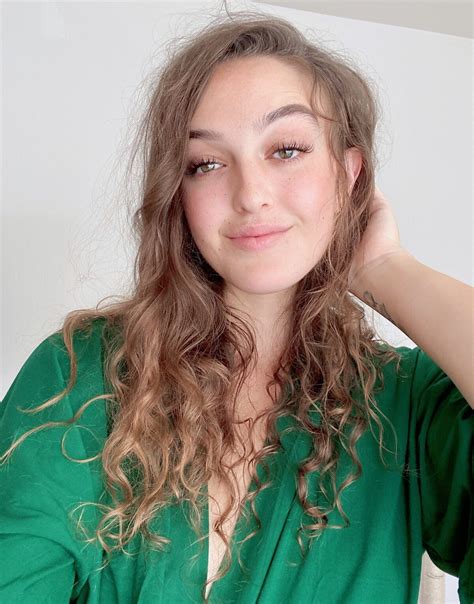 Picture Tagged With Brunette Dubsie Yagirldubs Onlyfans Cute Safe For Work Fapcoholic