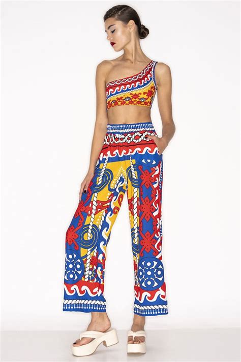 Hot Sexy Tayanna Bikini Pics