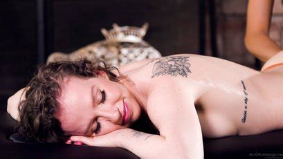 Alexia Anders Massages Then Fucks Some Horny Chick Hazel Paige 13 Photos