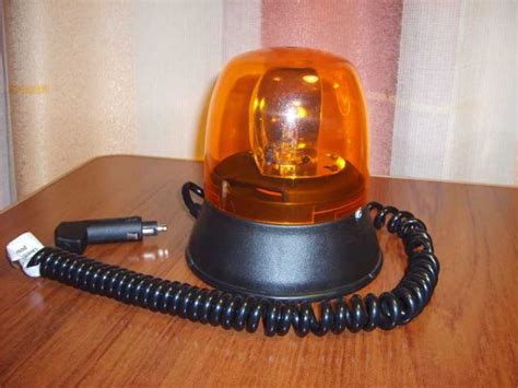 Машинам с желтыми и оранжевыми проблесковыми маячками изменили ПДД » РФ ...