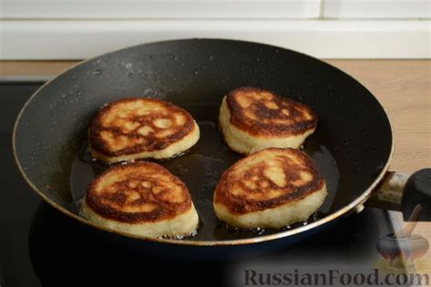 Рецепт: Пышные оладьи на горячем кефире на RussianFood.com