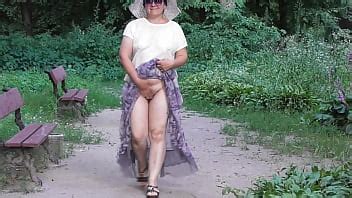 Esposa en vestido transparente en parque público XVIDEOS
