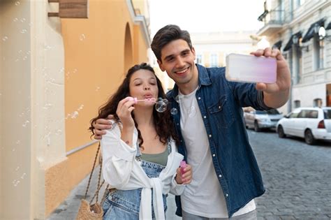 Casal Fofo Tirando Uma Selfie Juntos Foto Gr Tis